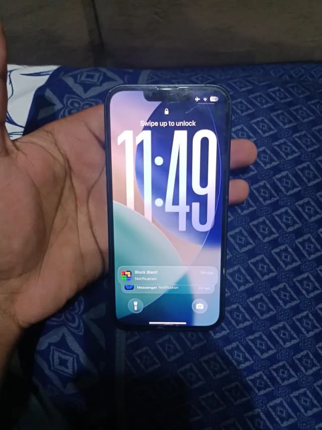 Apple iPhone 13 jv