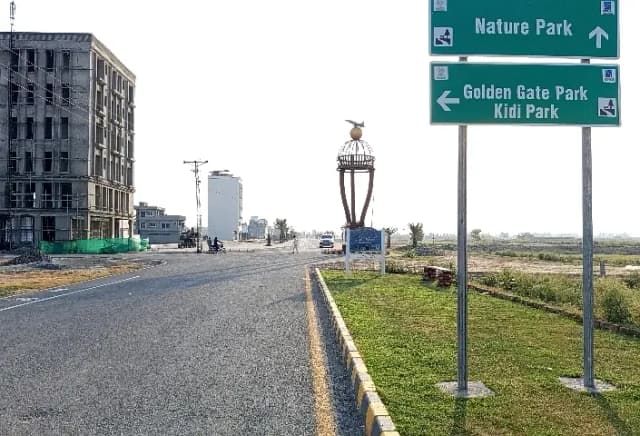 Change Your Address To Facing Park Central Park - Block C, Lahore For A Reasonable Price Of Rs. 9500000