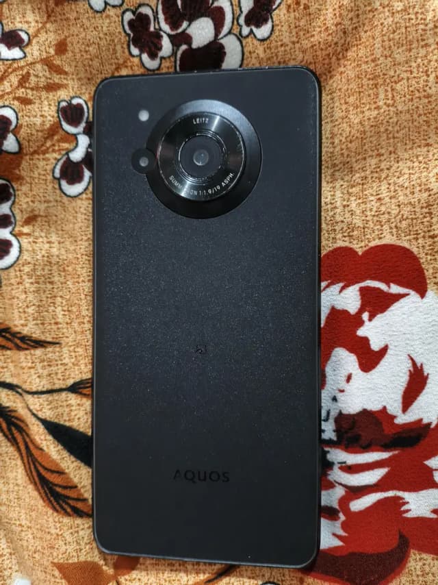 Sharp Aquos r7