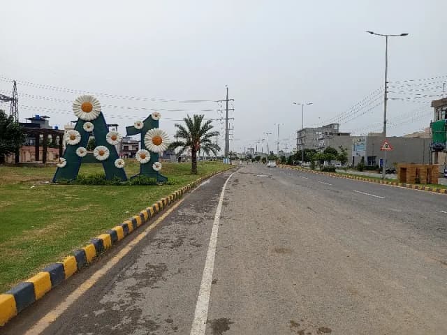 Prime Location Residential Plot Of 5 Marla Available In Central Park - Block A1 Top Location Reasonable Price. . . . .
