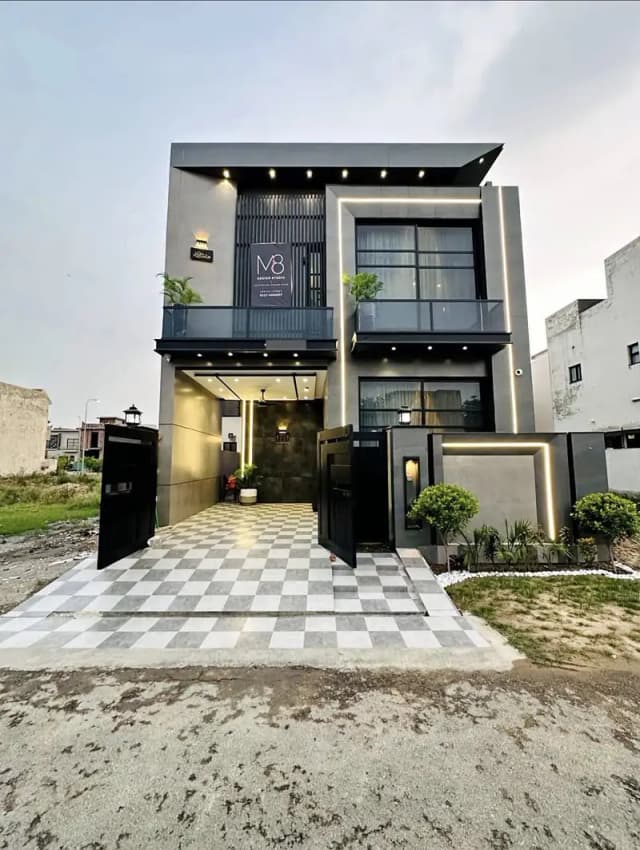 5 MARLA BEAUTIFUL HOUSE FOR SALE AT BAHRIA TOWN LDA APPROVED BLOCK