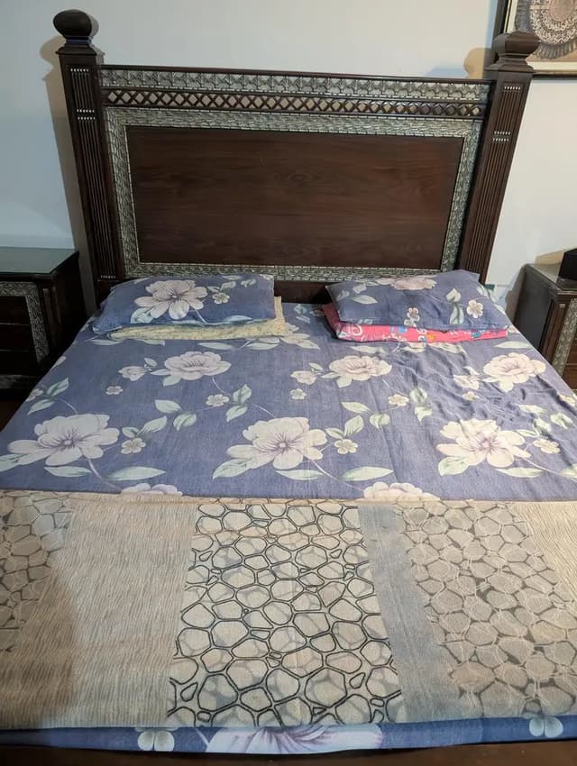 price reduced !!! selling heavy king size bed set without mattress