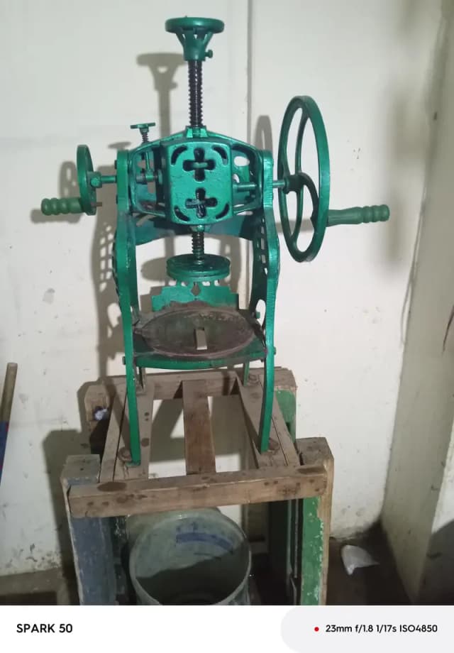 Baraf Gola ( Golaa Ghandaa machine )