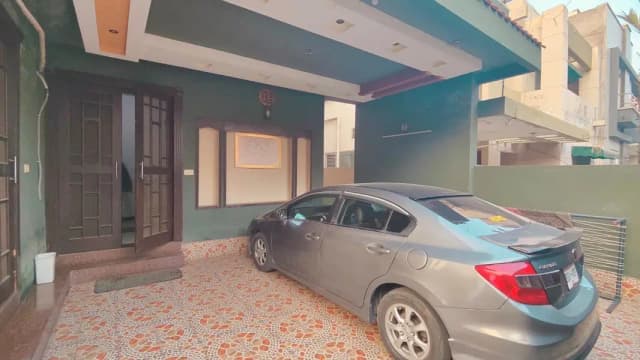 10 Marla Beautiful Neat And Clean Owner Build House Super Hot Location With Direct Owner Available For Sale