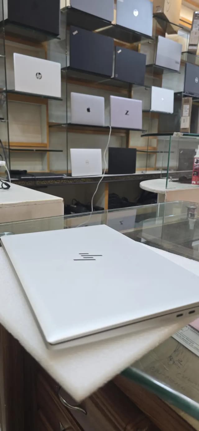 HP EliteBook 830 G8