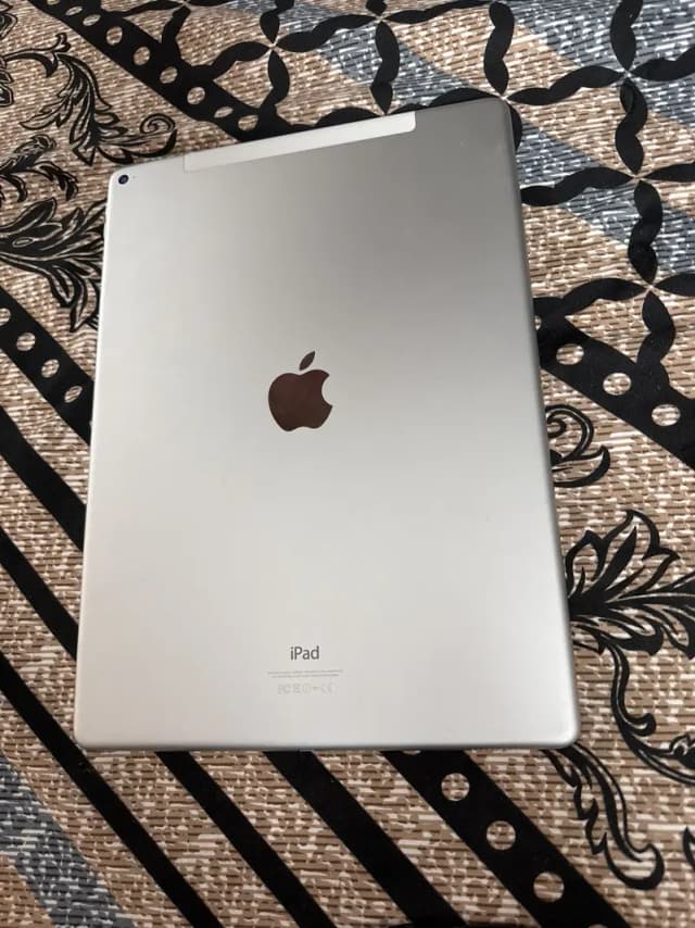 iPad Pro 12.9 (2016) 128 GB Silver colour