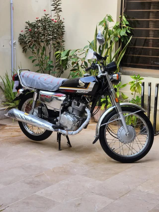 Honda CG 125 S Special Edition Self 5 Gear Top of the Line Zero Meter