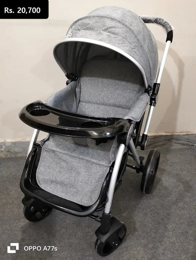 Baby Stroller in Excellent Condition – Lightweight & Comfortable