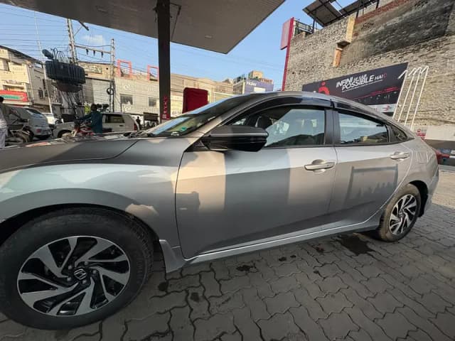 Honda Civic Oriel 1.8 i-VTEC CVT 2017