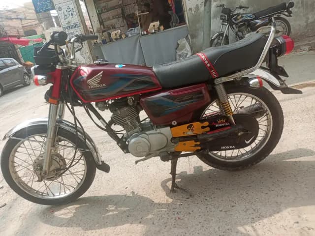 Honda 125 lush condition for sale 03097003391