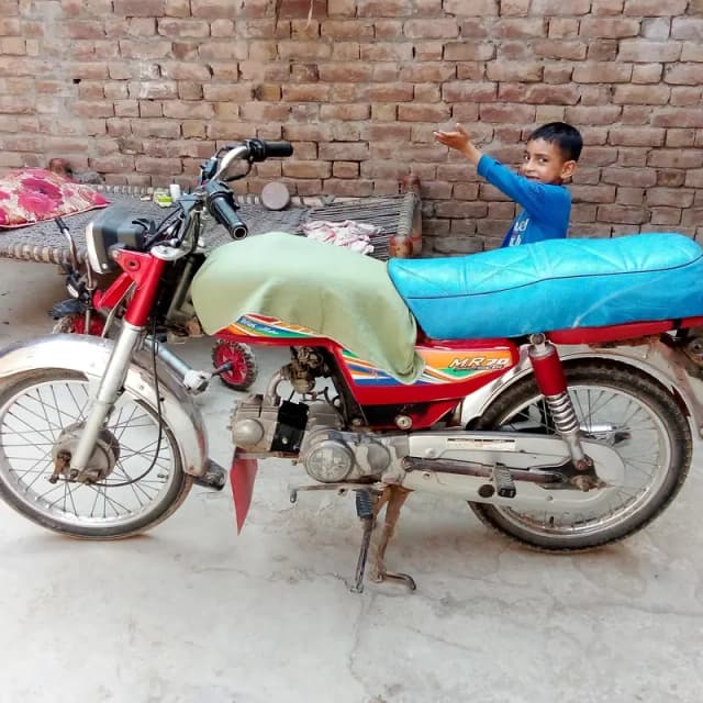 metro70 bike all ok jhawarian city main AA k dekh skty Hain .