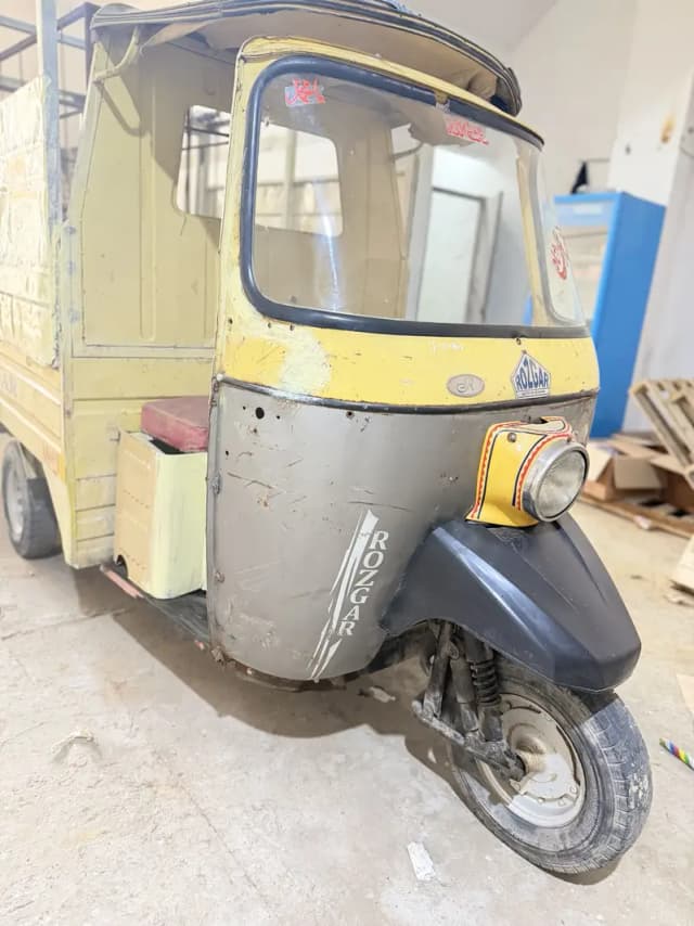 Loader rickshaw