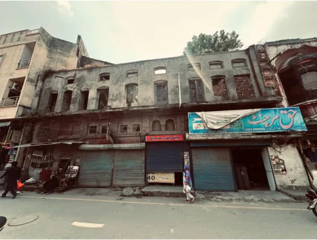 27 Marla Commercial Building For Sale