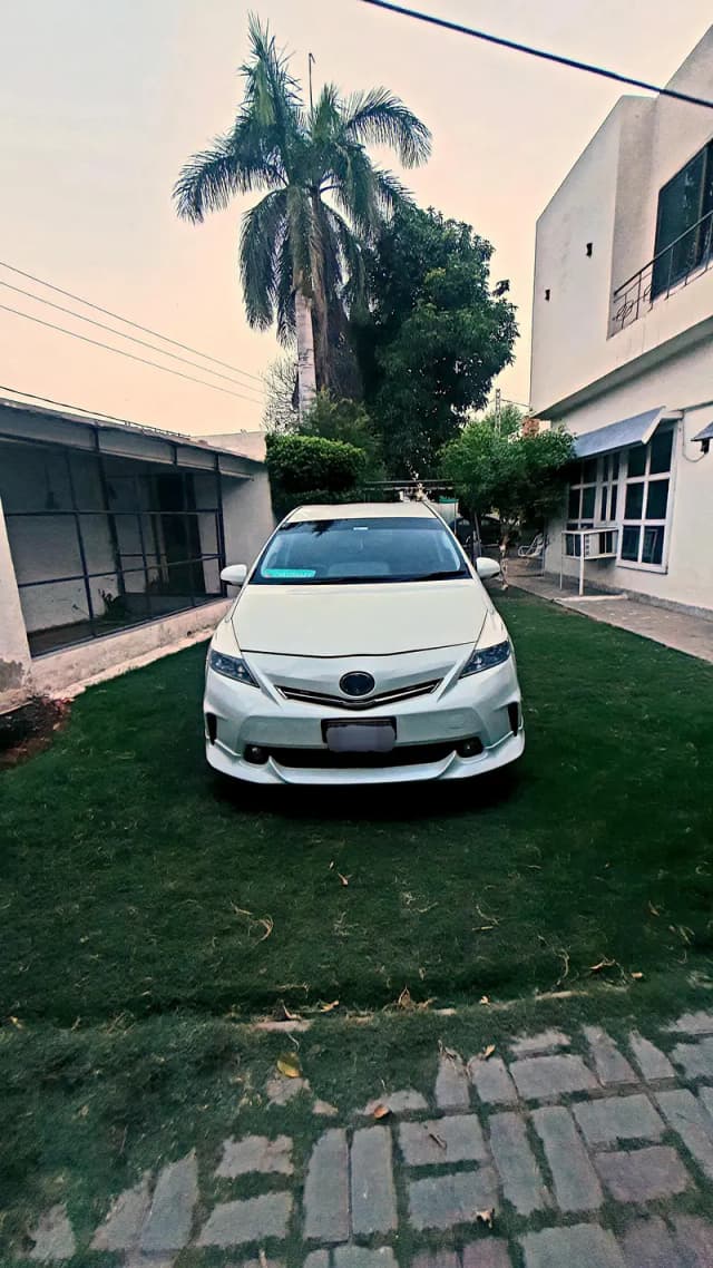 Toyota Prius Alpha 2014 G touring