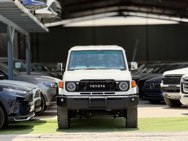 Toyota Land Cruiser  4.5 L V8 DIESEL  PICK UP