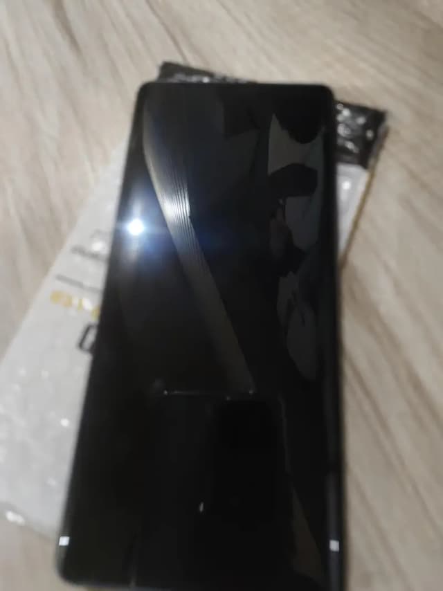 vivo v40 display , Minor shade in display
