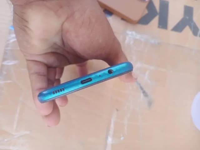 Samsung Mobile A12 saide fingers