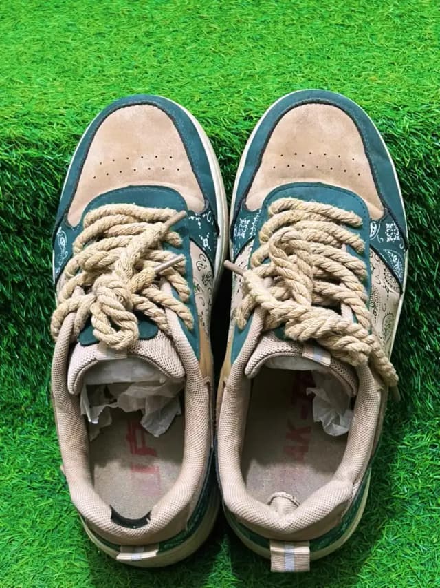 sneaker thrift