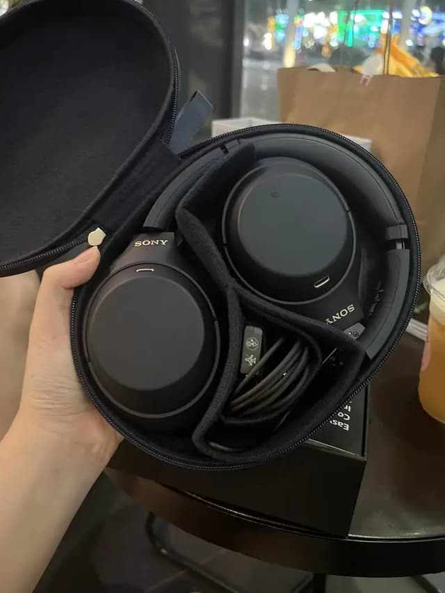 Sony WH-1000XM4 With superb Active Noice Cancellation.