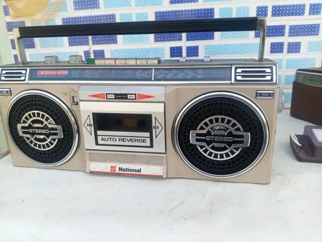Radio taperecoder National 4 bands