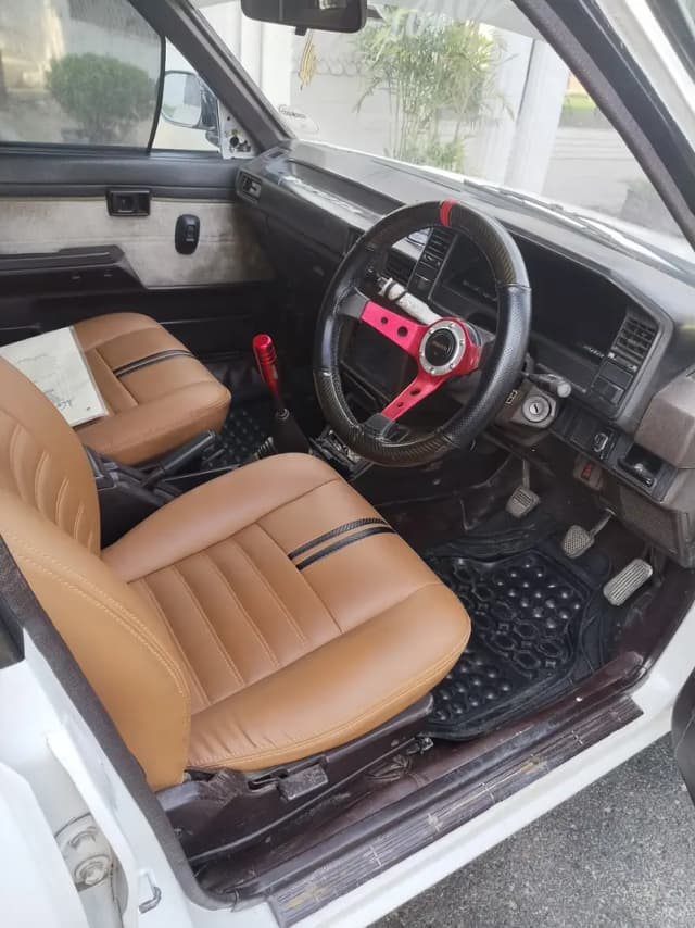 Toyota Corolla 84/86.  A. c chill,power steering, powers window,power m
