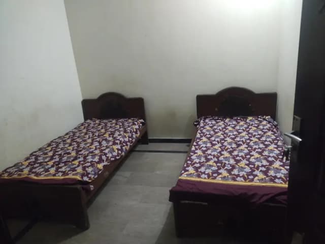 two seater boys room near emporium mall aur ucp and thokar niaz baig