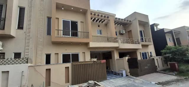 Bahria town phase 8, 5 marla designer house, 4 beds with attach baths