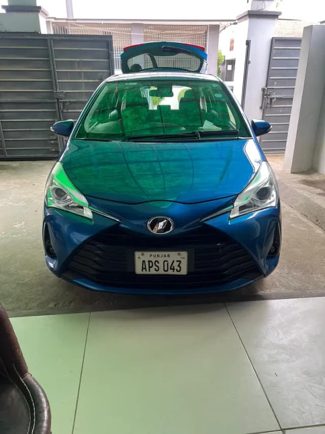 Toyota Vitz 2015