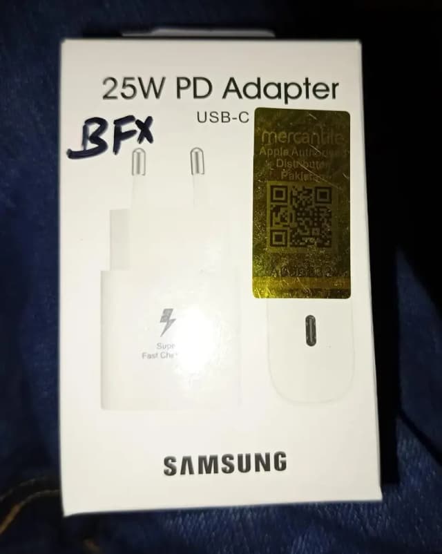 Samsung 25 WATTS CHARGER ADAPTOR AND CABLE