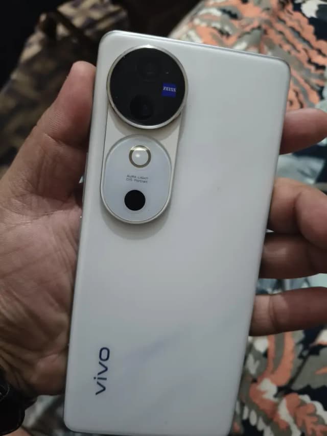 Vivo V40
