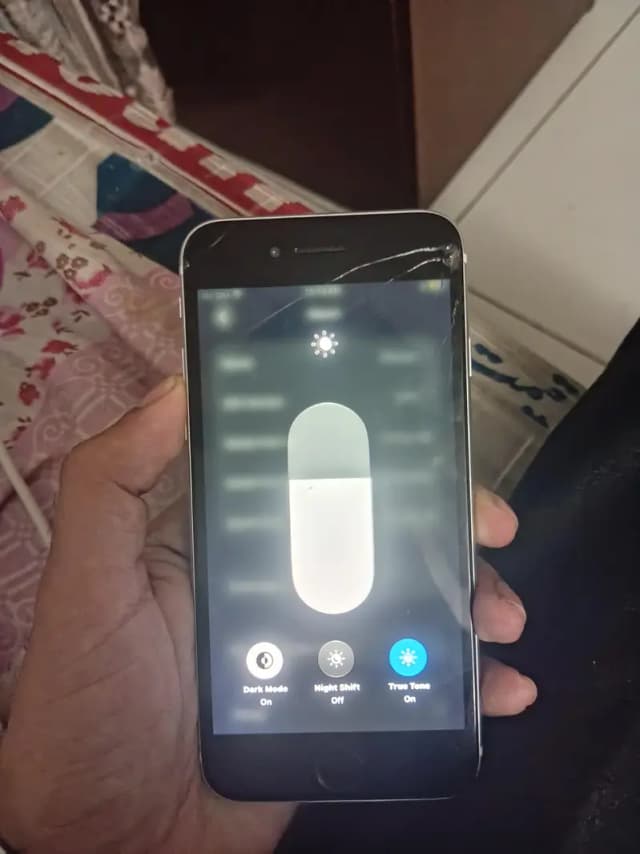 Apple iPhone SE
