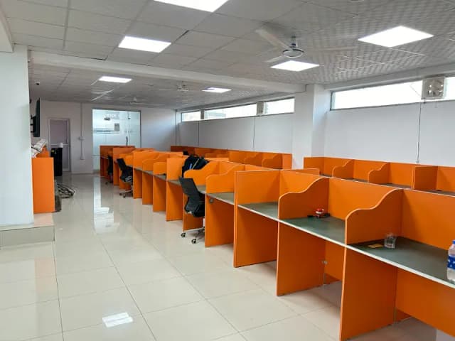 1000 Square Feet Fully Furnished Call Center & Software House Space For Rent