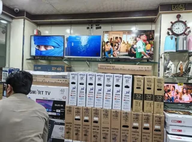 32 inch TCL LATEST MODEL. QLED TV AZADI OFFER.  O3228O83O6O
