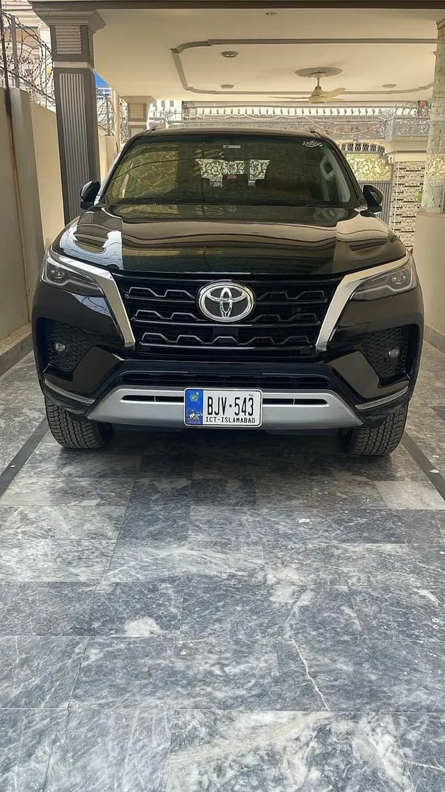Toyota Fortuner V 2022