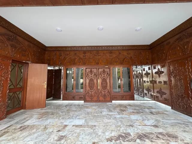 MAGNIFICENT 2000 SQ YD 8-BEDROOM EXECUTIVE BUNGALOW FOR RENT IN DHA PHASE 5 (KHAYABAN-E-HAFIZ)
