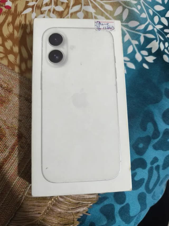 Apple iPhone 16