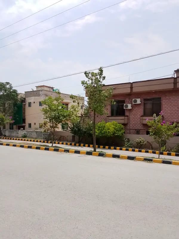 1 kanal main boulevard corner dha 4
