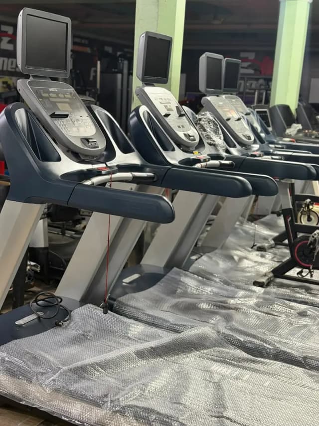 Precor Commercial Treadmill Professional Gym Running Machine