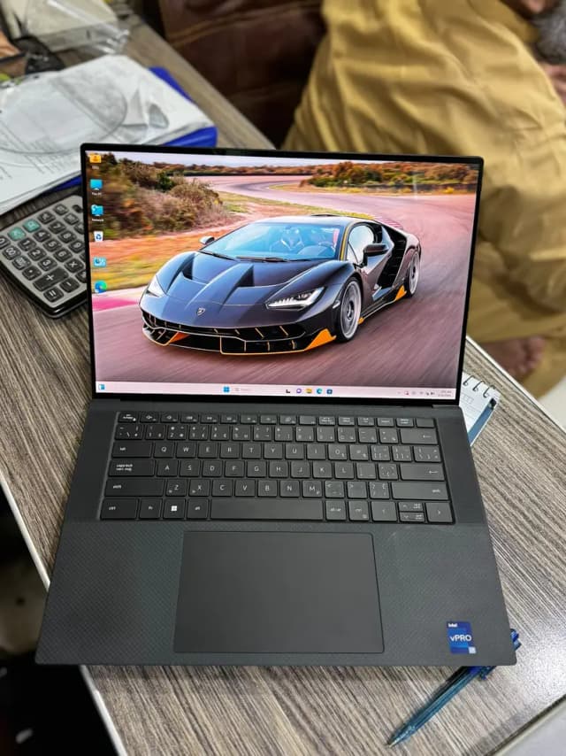 Dell precision 5570 Core i7 16gb DDR5 512gb SSD 4gb Nvidia Card