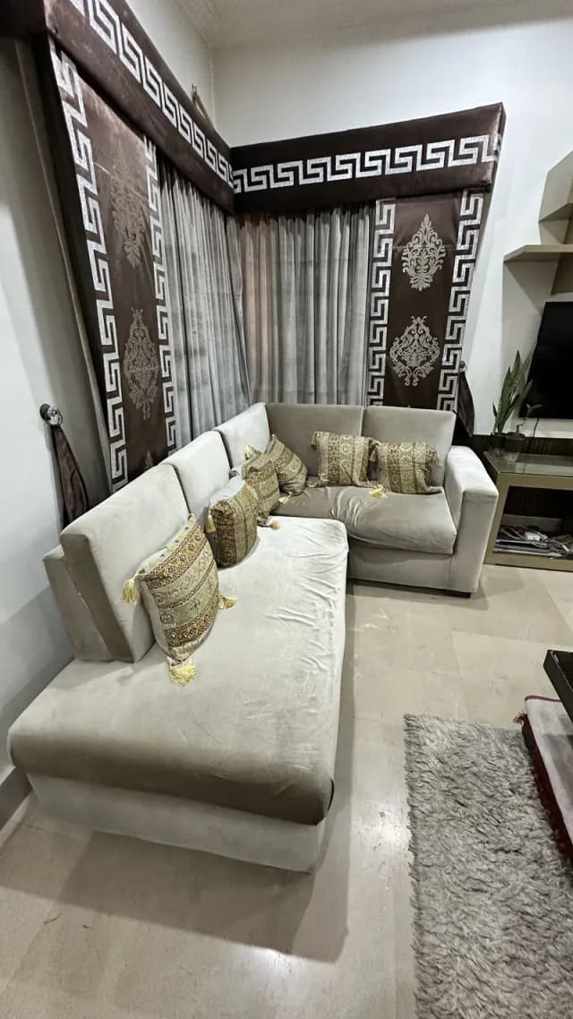 Elegant L-Shaped Corner Sofa Set with Designer Cushions/Curtains