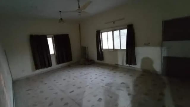 Gulshan Block 8,1000 Squire Yards West Open Bungalows Urgent For Sale.