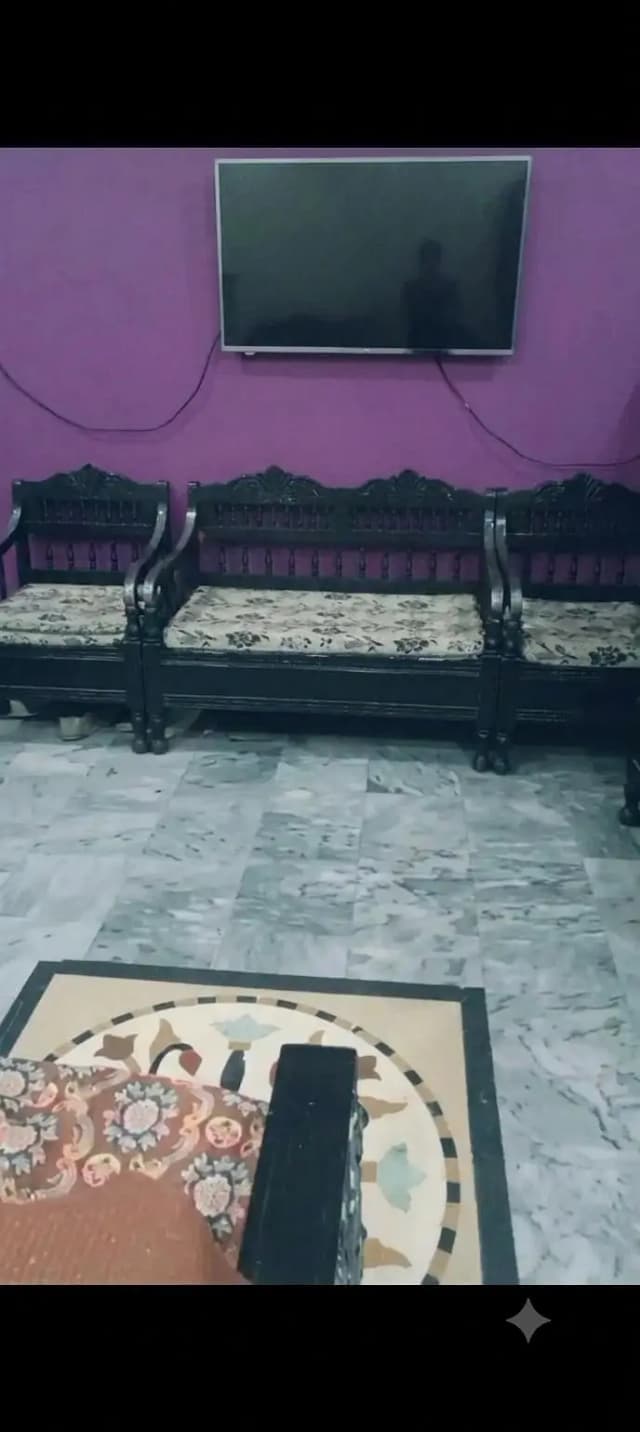 Wooden Sofa Set with cushions well maintained
