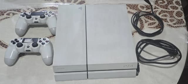 PS4 500GB Fat – Excellent Condition | Original Controller