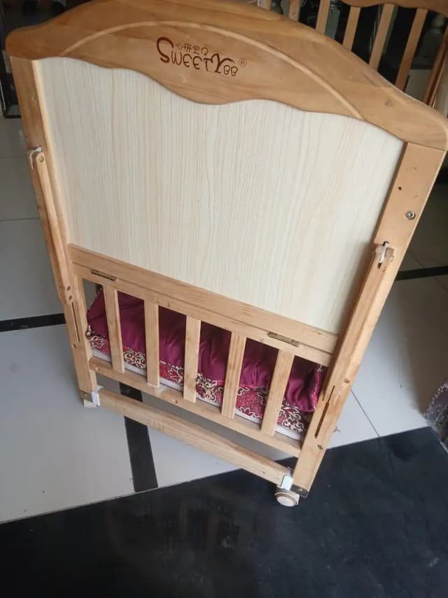 baby cot