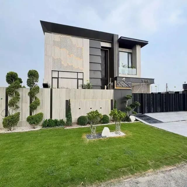 1 Kanal Luxury Brand New House Available For Sale In Bahria Town Lahore.