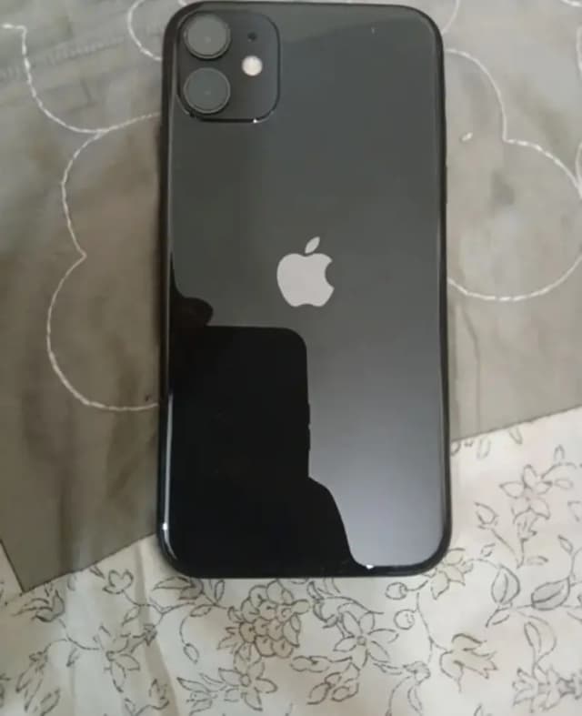 iphone 11 64GP NON PTA CONDITION 10/10 Lush Phone ONE HAND USE