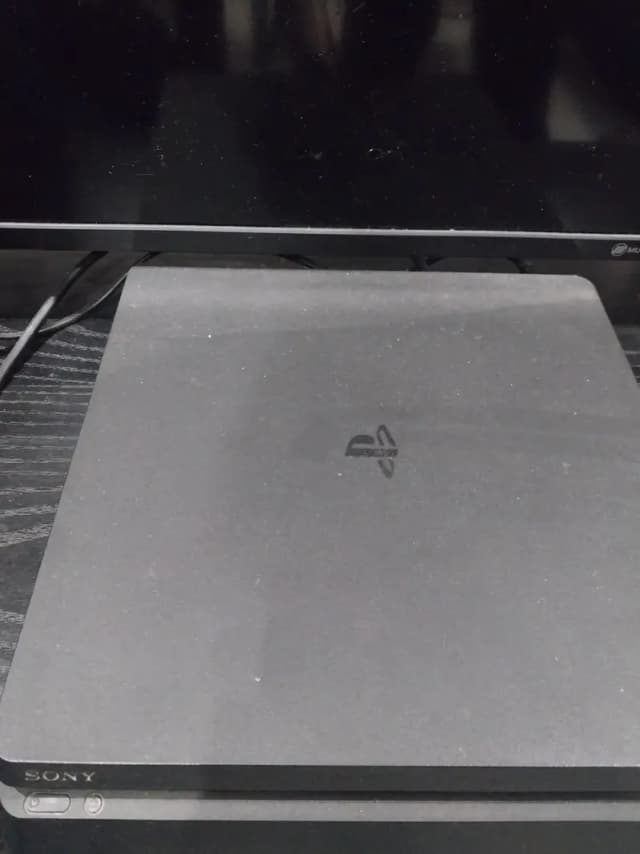 ps4 slim , slight used ,