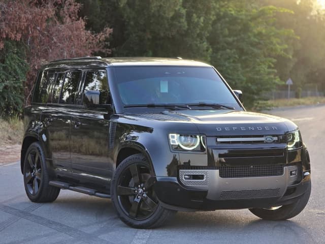Land Rover Defender 110 HSE P400 Defender 110 2025 | GCC Specs | Brand New | Perfect condition | Under warrant