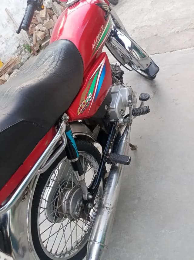 Honda CD 70 cc 2016=. model hai Whatsapp and call number 03254954686