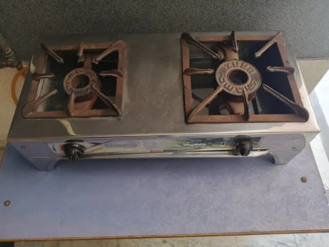 2 Burnel Gas Chulha in Good Condition